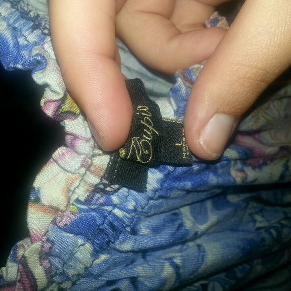 Ruffled neckline shirt with damsel sleeves - Picture 2 of 2